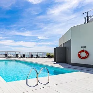 Central One Bed Apartment, Sleeps 4 With Roof Top Pool. Apartment