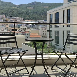 Luxurious With Pool Apartment
