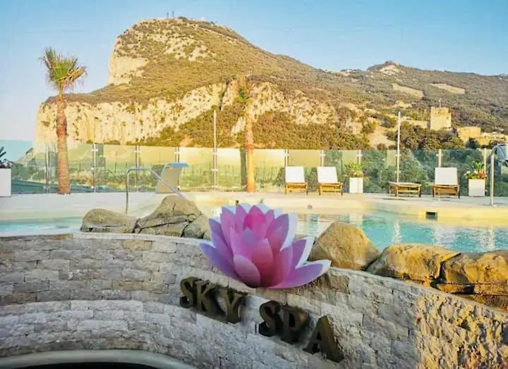 Luxury Ocean Spa Plaza Private Large 1 Bed Apartment Gibilterra